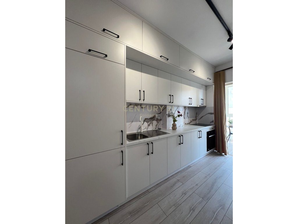 Shitet Apartament 1+1 i investuar, plazh Rrota Kuqe