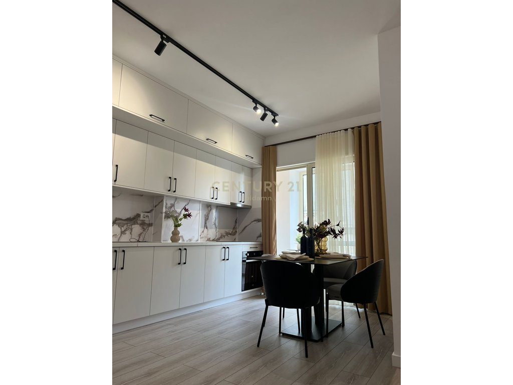 Shitet Apartament 1+1 i investuar, plazh Rrota Kuqe