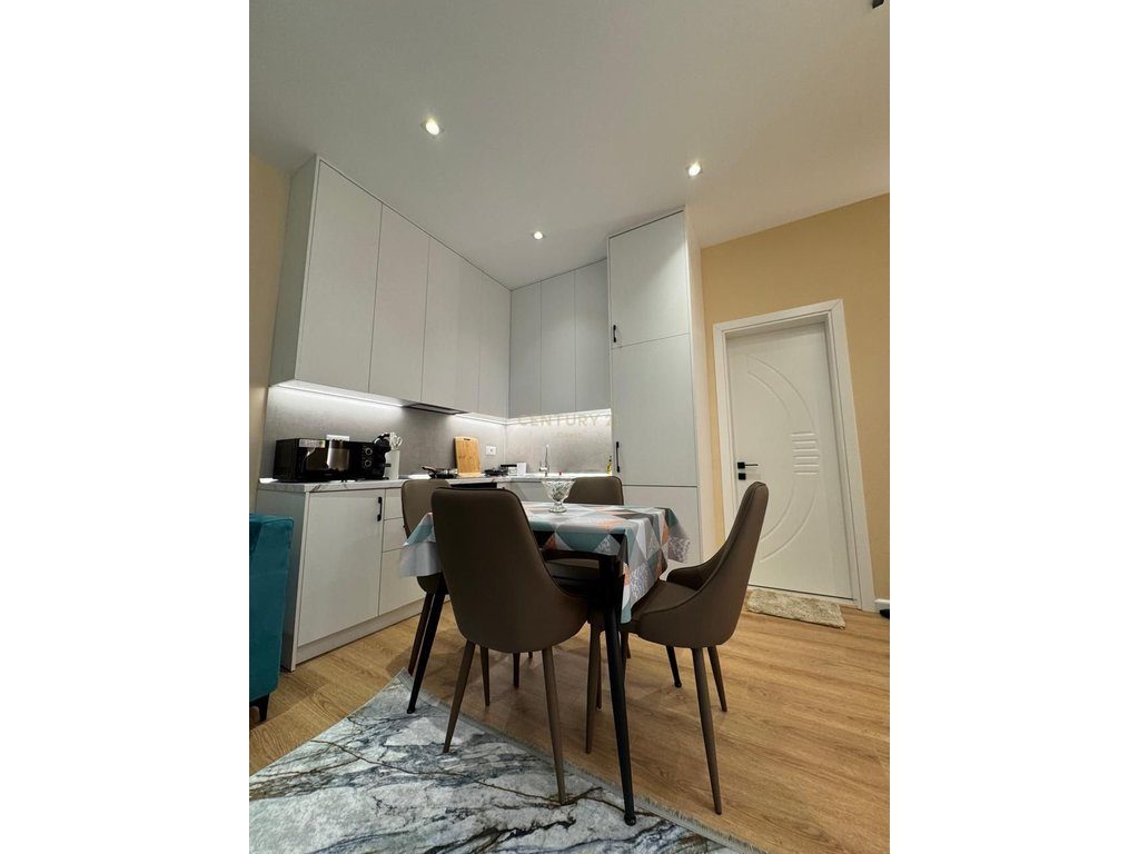 JEPET ME QIRA APARTAMENT 2+1 NE LUNGOMARE -100 M NGA DETI!!