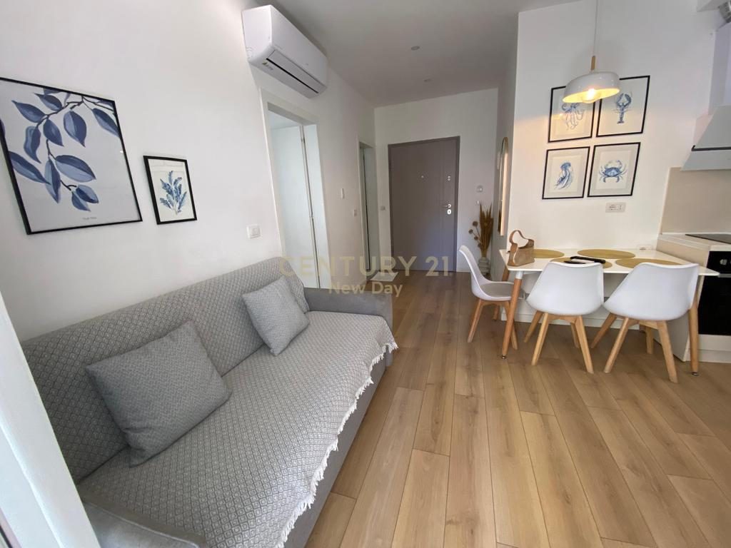 SHITET APARTAMENT 2+1 TEK SHKEMBI I KAVAJES!