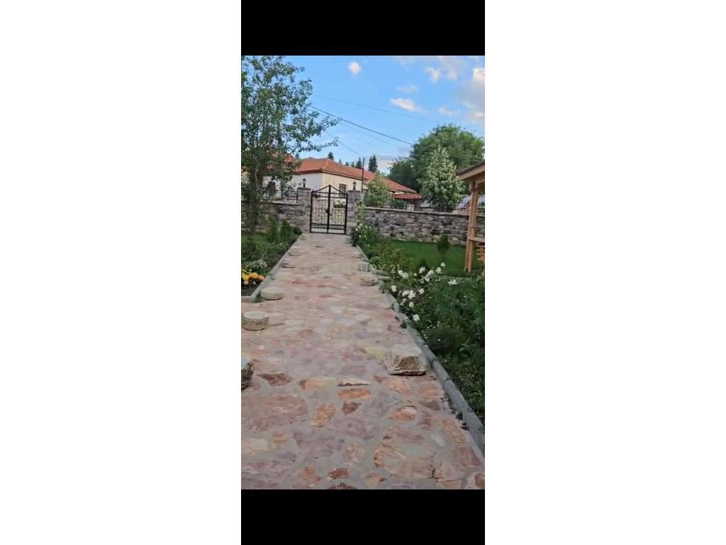 OKAZION VOSKOPOJE !  Shesim 518 m2 truall dhe 61 m2  shtëpi private e pajisur me certifikate dhe me nje leje per ndertim...