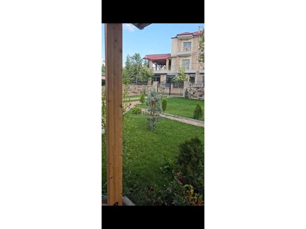 OKAZION VOSKOPOJE !  Shesim 518 m2 truall dhe 61 m2  shtëpi private e pajisur me certifikate dhe me nje leje per ndertim...