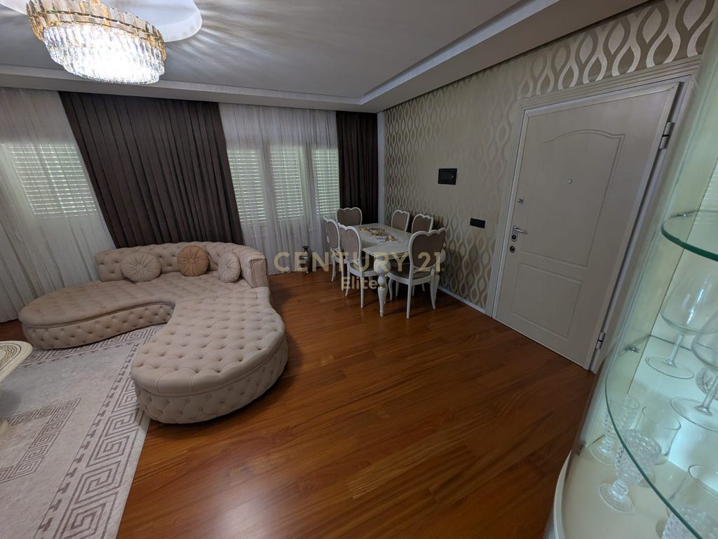 Shitet apartament 2+1+2 tek Kopeshti Zoologjik.