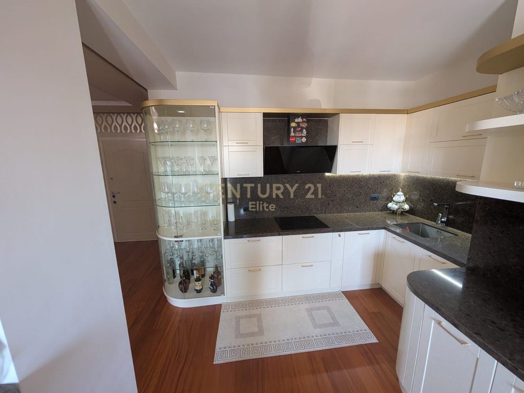 Shitet apartament 2+1+2 tek Kopeshti Zoologjik.