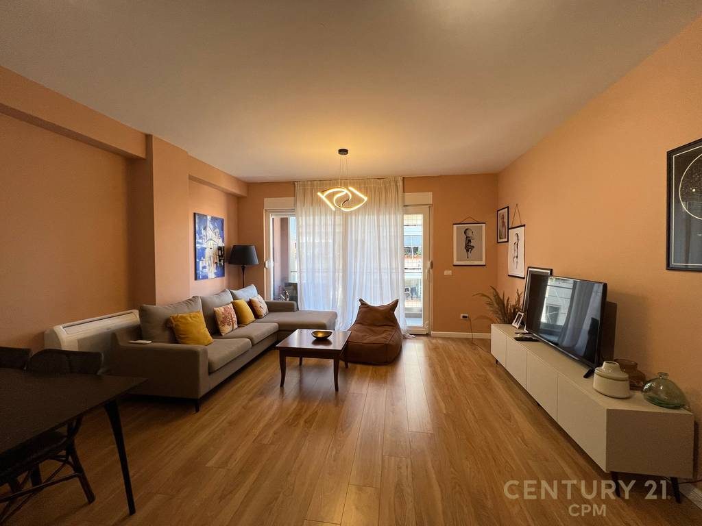 Apartament 2+1 per qira tek Rr. Barrikadave!