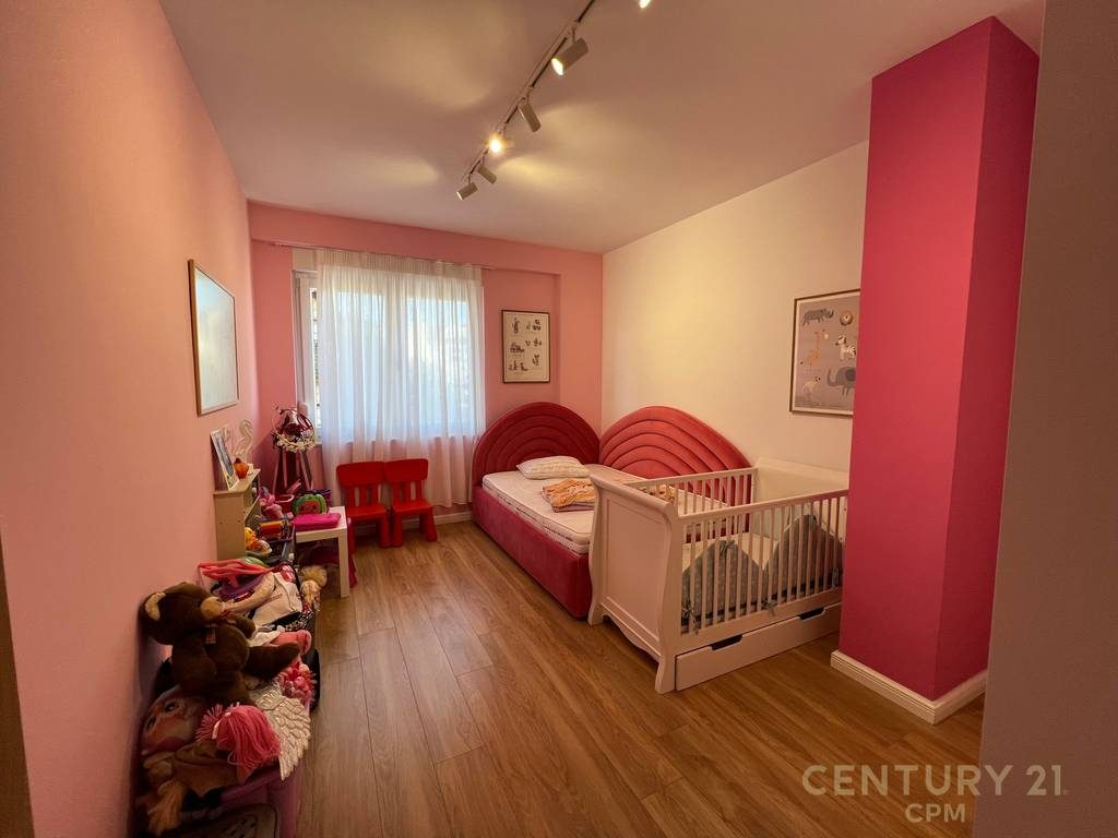 Apartament 2+1 per qira tek Rr. Barrikadave!