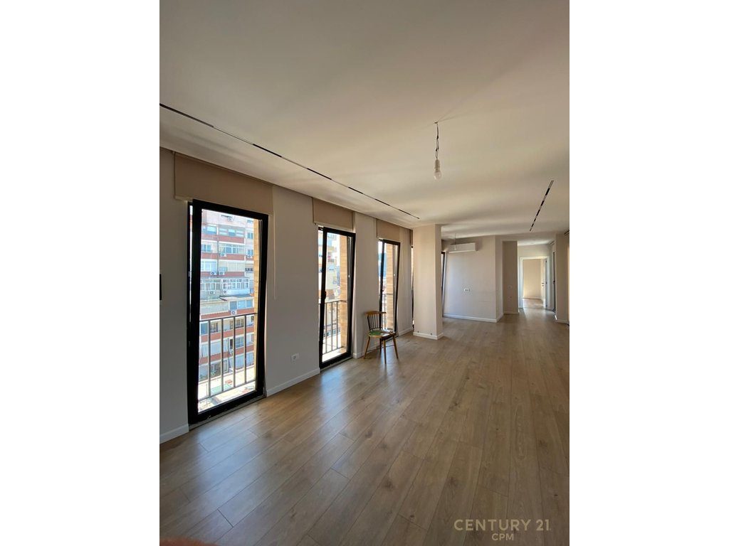 Apartament për zyra me qira pranë Rrugës Siri Kodra!