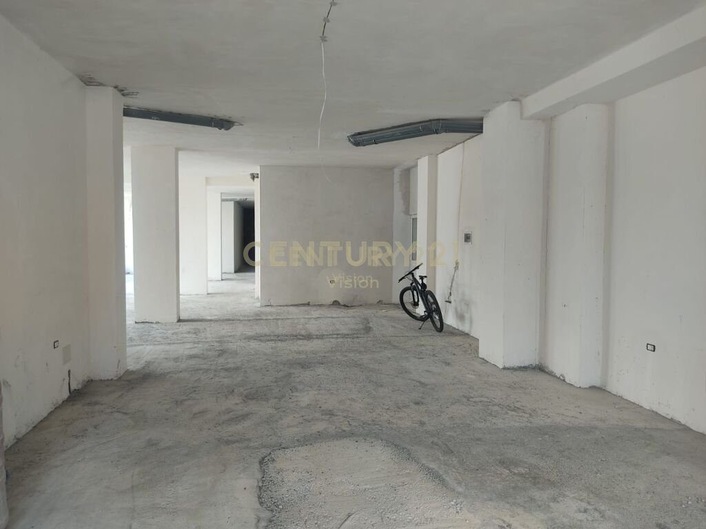 Ambient Komercial  me qira afër Rruges se Gjanë, Shkodër  | 266 m²