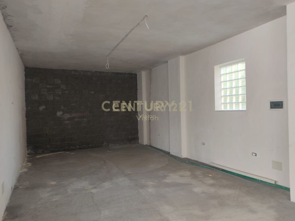Ambient Komercial  me qira afër Rruges se Gjanë, Shkodër  | 266 m²