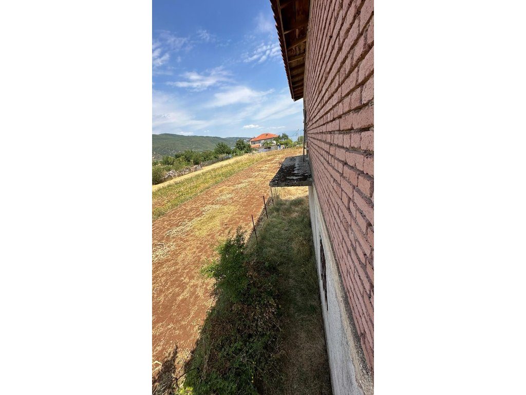 LIN – VILË ME PAMJE PANORAMIKE NGA LIQENI, MUNDËSI IDEALE INVESTIMI !!!!