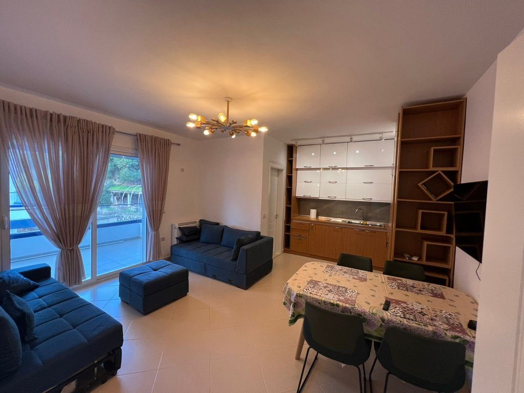 Shesim apartament 2+1+2 + post parkimi me pamje nga deti ne Vlore !