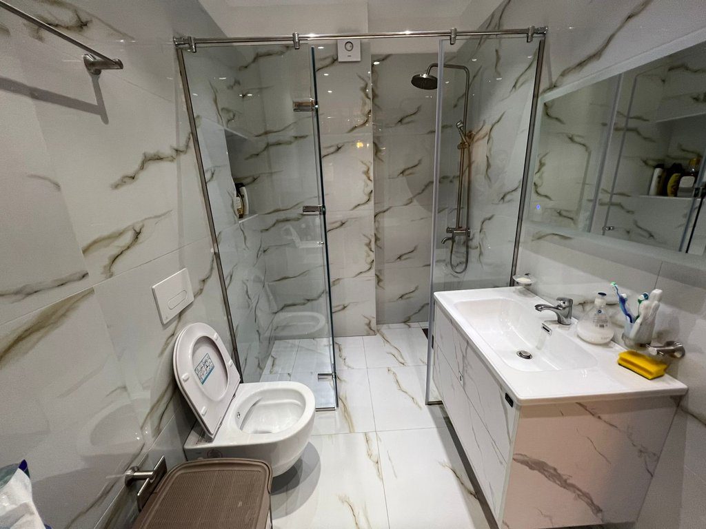 Shesim apartament 2+1+2 + post parkimi me pamje nga deti ne Vlore !