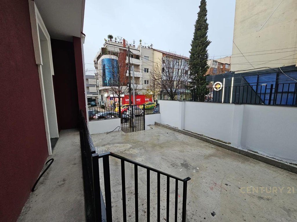 Objekt Multifunksional 250m2 te Rruga Bardhyl