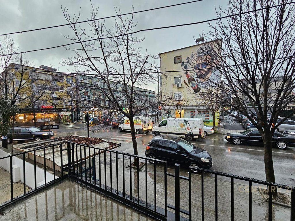 Objekt Multifunksional 250m2 te Rruga Bardhyl