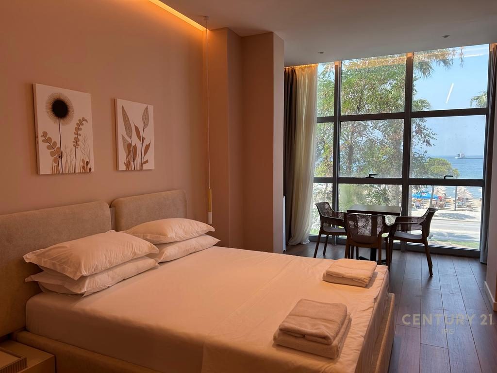 SHITET HOTEL NË LUNGOMARE - VLORË.