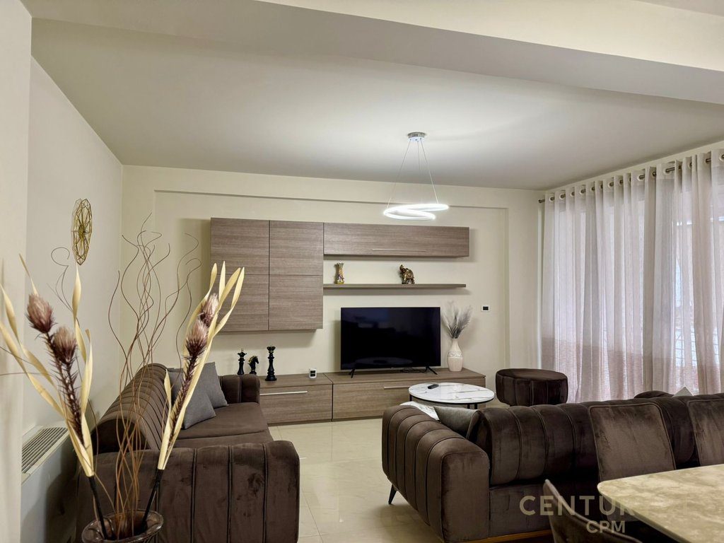 APARTAMENT 3+1+PARKIM PER QIRA TEK KOMPLEKSI "NOBIS", LIQENI I TIRANES!