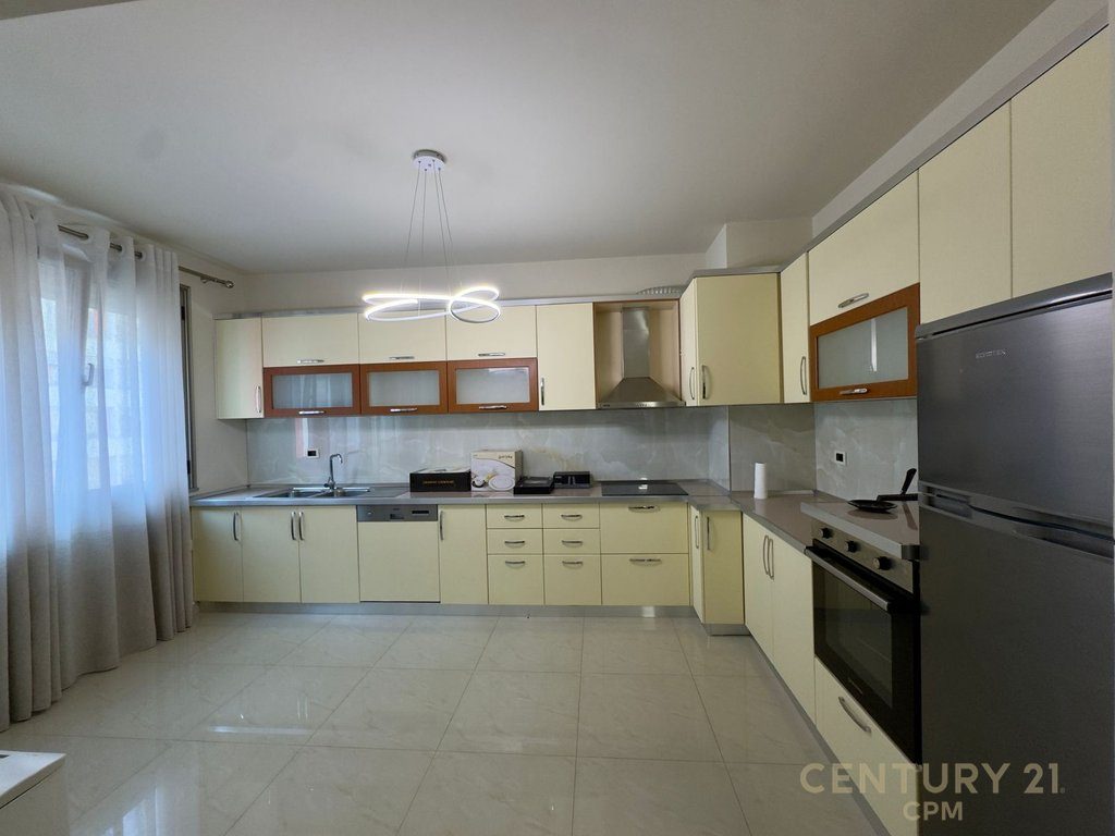 APARTAMENT 3+1+PARKIM PER QIRA TEK KOMPLEKSI "NOBIS", LIQENI I TIRANES!