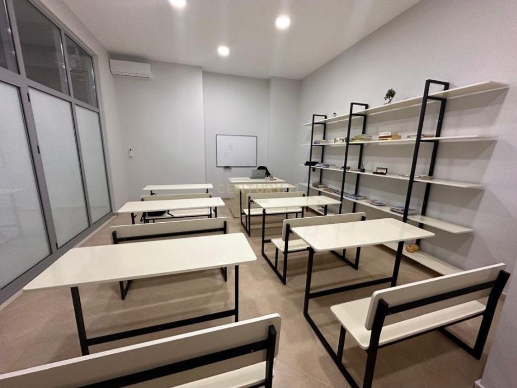 JEPET ME QIRA AMBIENT BIZNESI NE VLORE - TEK KOMBINATI PESHKUT !!!