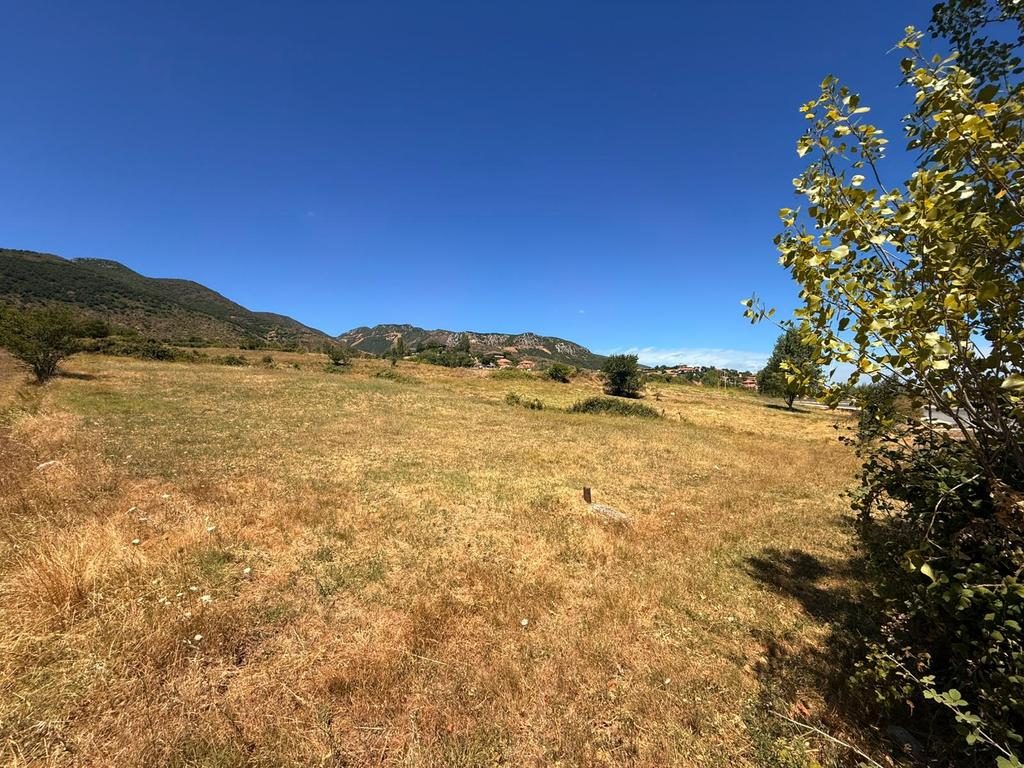 Shitet Tokë 3,800 m² në Hudenisht – Buzë Rruge me Pamje Fantastike