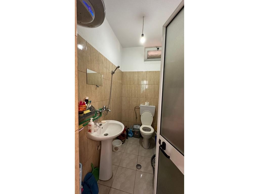 Apartament 1+1 i Mobiluar për Shitje – Pranë Stadiumit, Pogradec (46 m²)