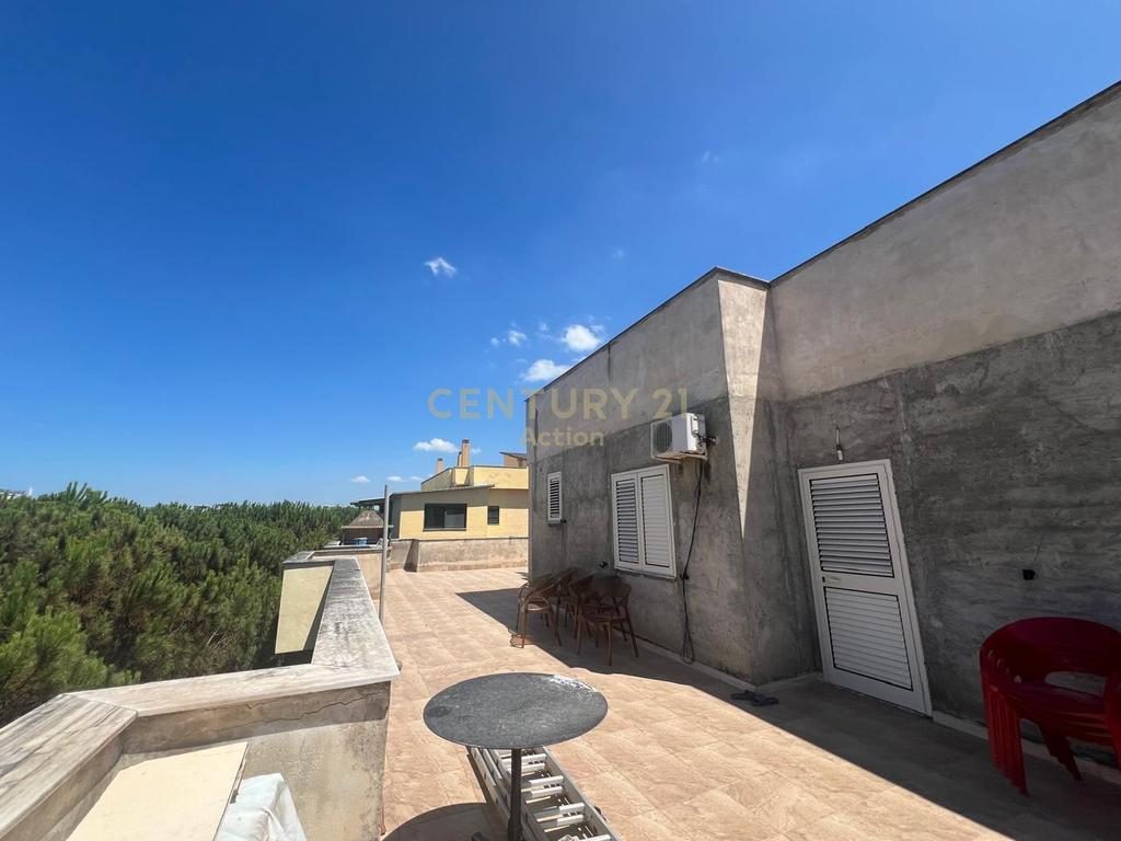 Shitet penthouse ne kati e 5 te Mali i Robit!