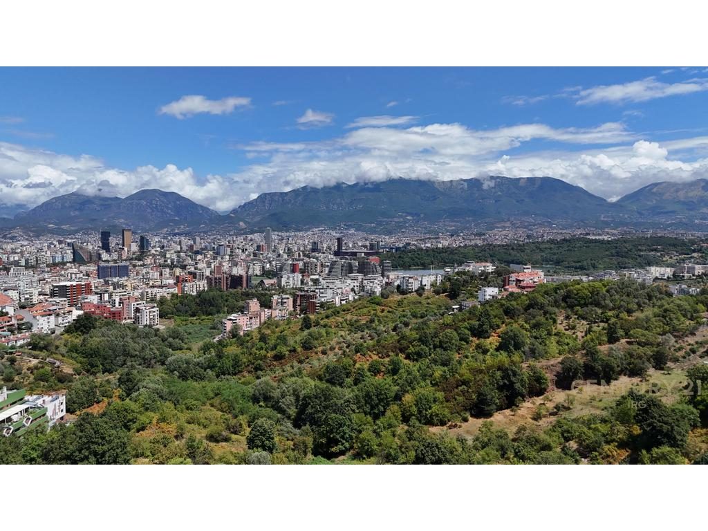Vile për Shitje në Kodrat më të Bukura të Tiranës – Pamje Panoramike & Jetesë e Qetë!