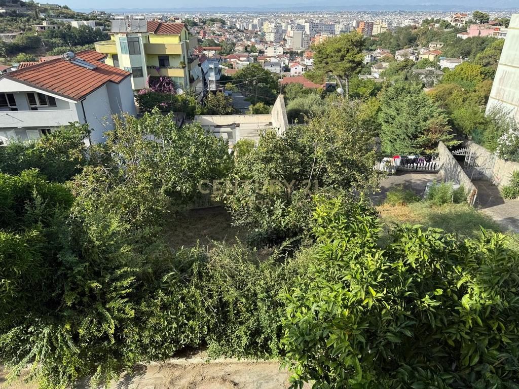 Vilë 2-katëshe për shitje në zonën “Vila e Zogut”, Durrës !