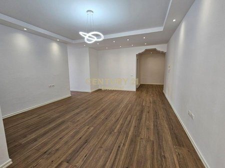 Ambjent komercial per qera tek Kodra e Diellit