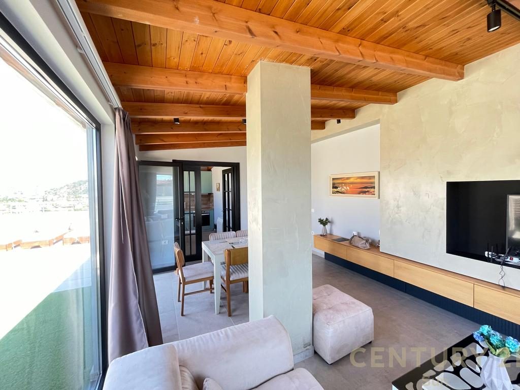 PENTHOUSE PER QIRA NE LUNGOMARE-VLORE!
