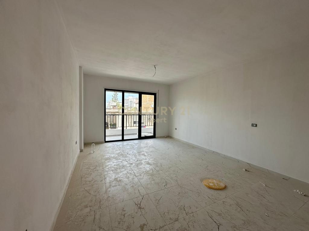 JEPET ME QIRA APARTAMENT 3+1+2 TEK RRUGA E DURRESIT !!!
