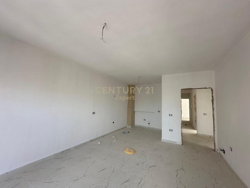 JEPET ME QIRA APARTAMENT 3+1+2 TEK RRUGA E DURRESIT !!!