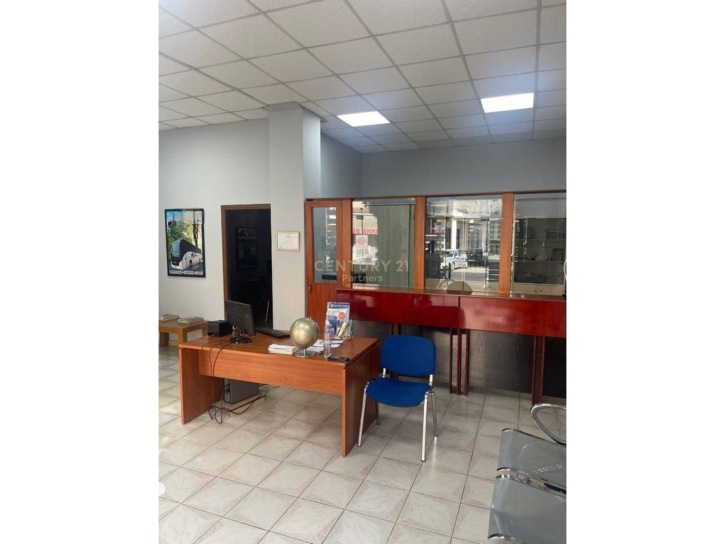 Ambient Komercial  Për Shitje në Lushnjë - 384,000.00€ | 96 m²