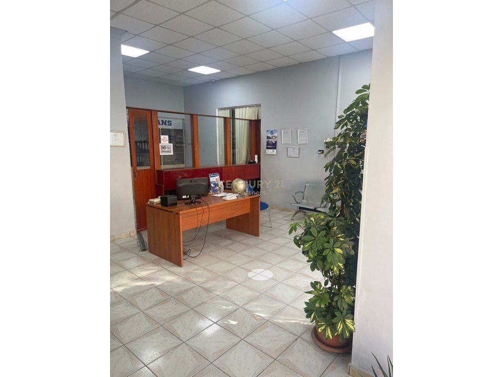 Ambient Komercial  Për Shitje në Lushnjë - 384,000.00€ | 96 m²