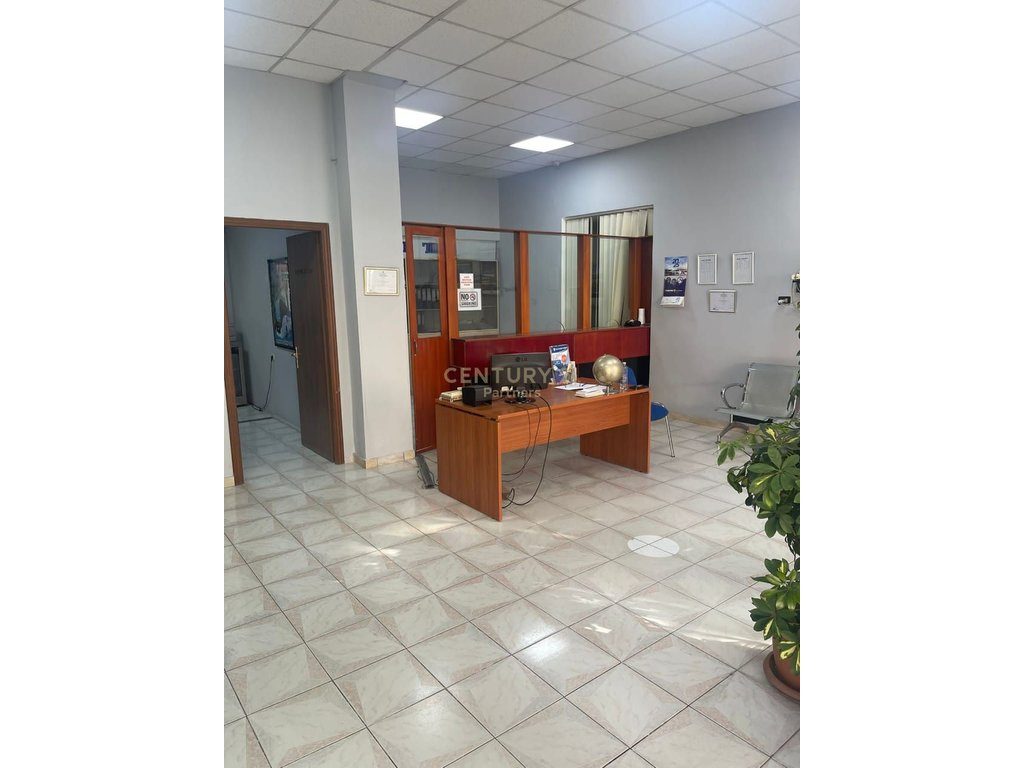 Ambient Komercial  Për Shitje në Lushnjë - 384,000.00€ | 96 m²