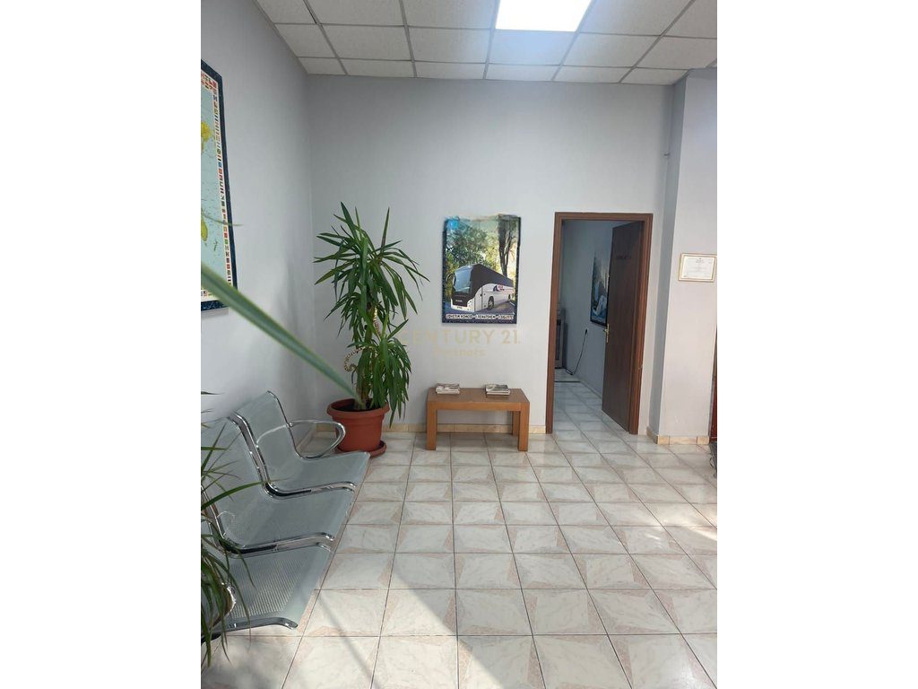 Ambient Komercial  Për Shitje në Lushnjë - 384,000.00€ | 96 m²