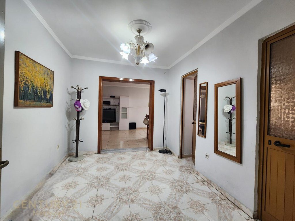 Shitet apartament 2+1+2 prane Maternitetit te Ri!