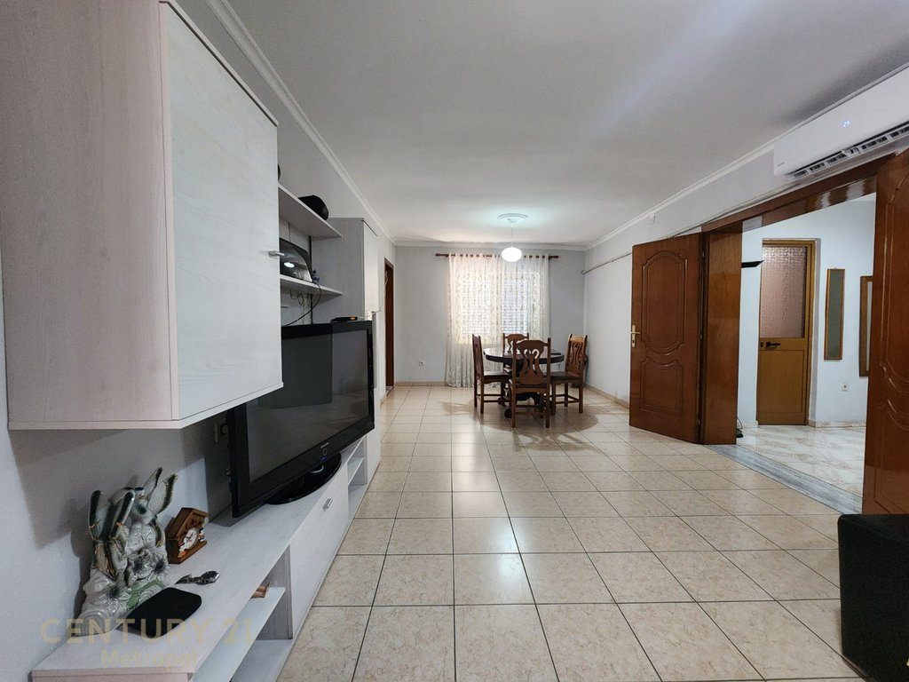 Shitet apartament 2+1+2 prane Maternitetit te Ri!