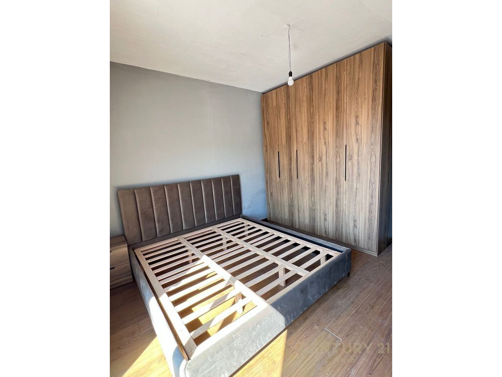 Apartament 2+1 + verande per shitje !