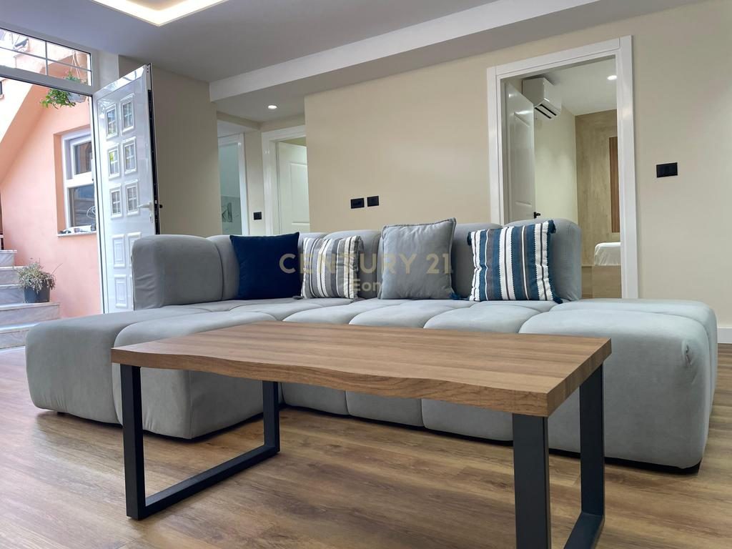 Apartament 2+1 me verandë, vetëm 100 metra nga deti – zona Plazh, Durrës!