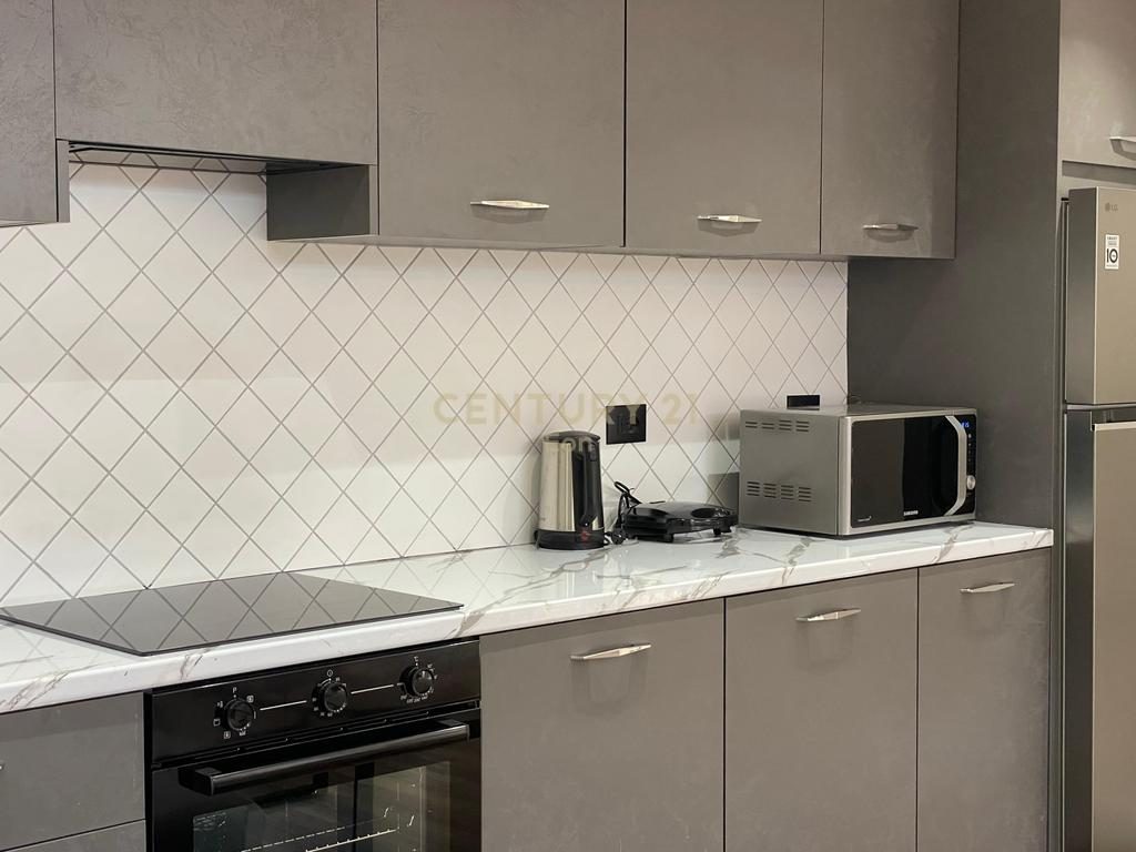 Apartament 2+1 me verandë, vetëm 100 metra nga deti – zona Plazh, Durrës!