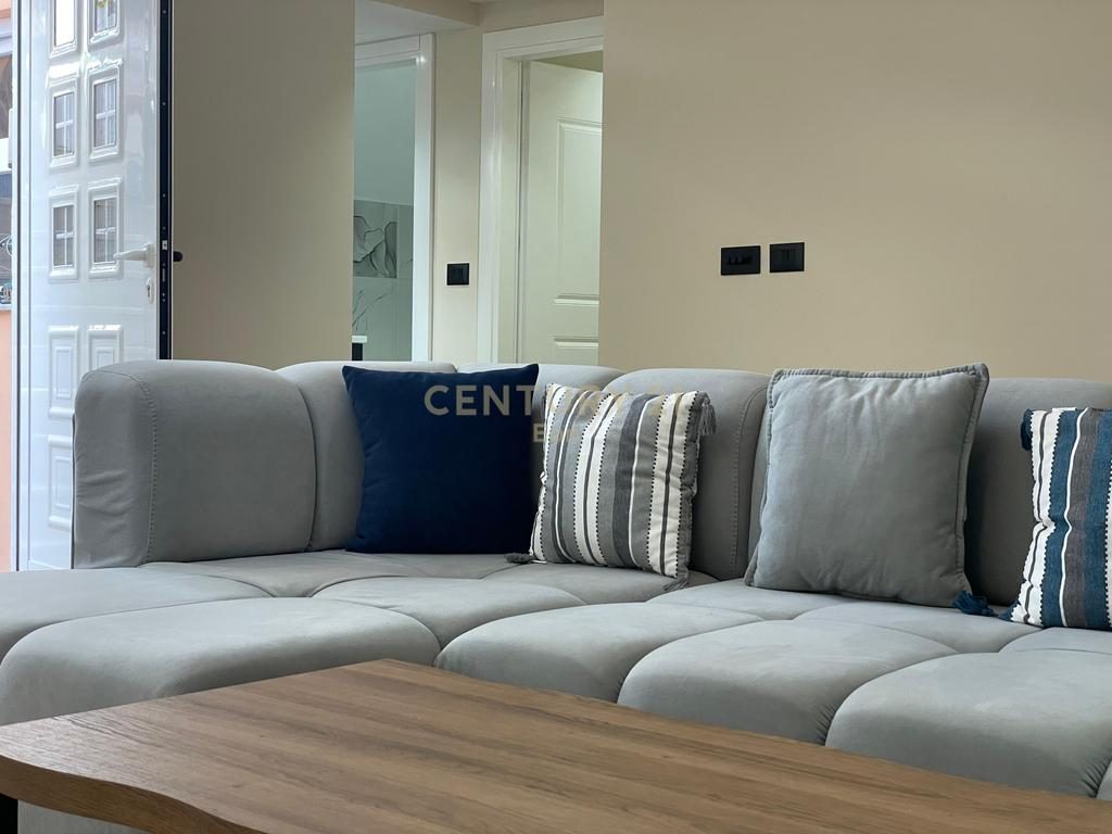 Apartament 2+1 me verandë, vetëm 100 metra nga deti – zona Plazh, Durrës!