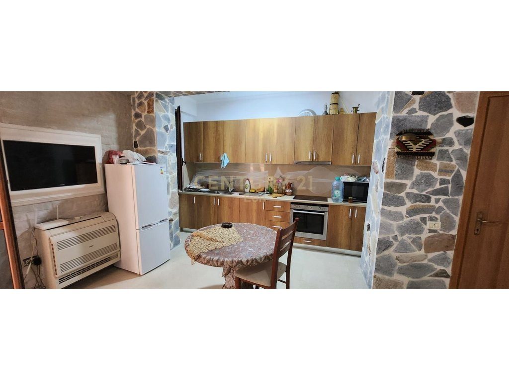 Apartament 2+1+2 Me Qira ne Plazh , Rrota e Kuqe !