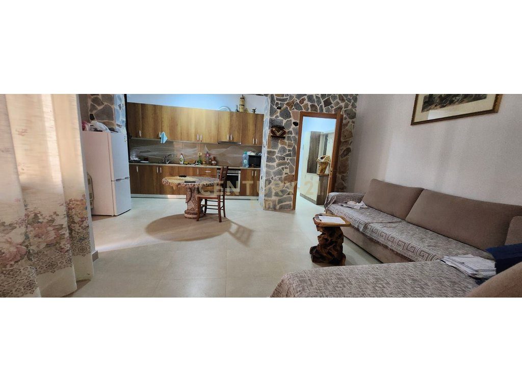 Apartament 2+1+2 Me Qira ne Plazh , Rrota e Kuqe !