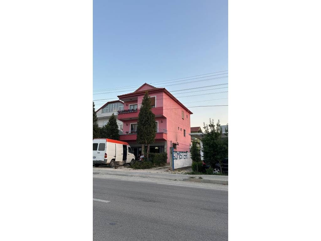 RRUGA NACIONALE KORÇË-POGRADEC ,VILË PËR SHITJE !!