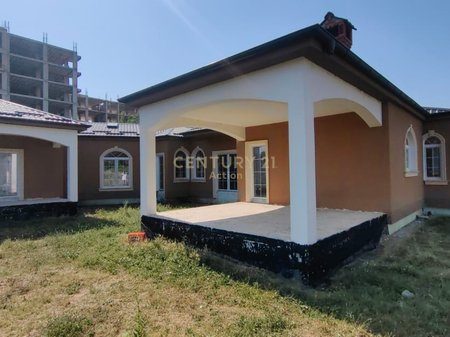 RRUGA NACIONALE KORÇË-POGRADEC ,VILË PËR SHITJE !!