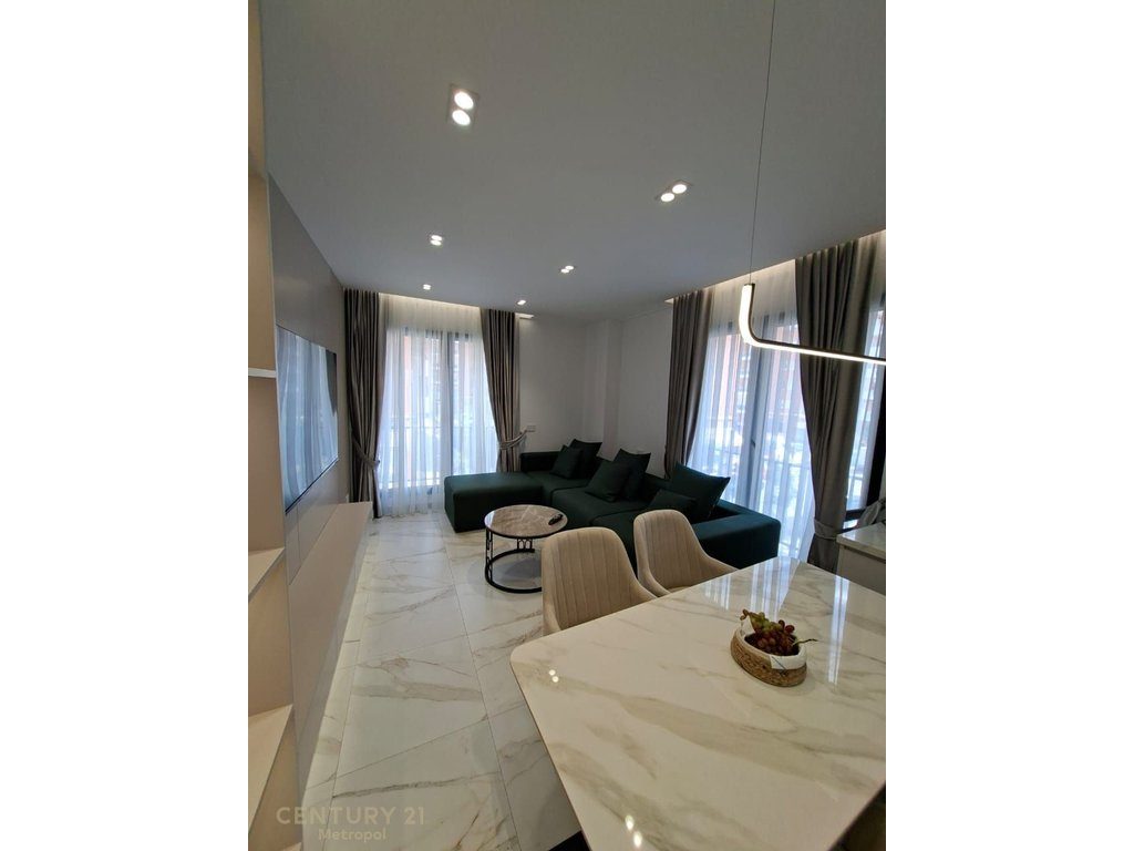 Apartament 3+2+ garazhd me Qira në Astir, Tiranë -