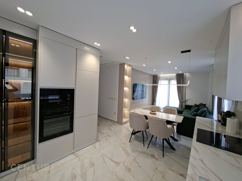 Apartament 3+2+ garazhd me Qira në Astir, Tiranë -