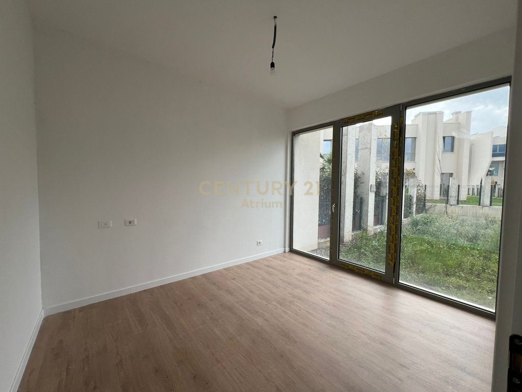JEPET ME QIRA VILË NË RESIDENCËN "GREEN VALLEY" + 2 POSTE PARKIMI