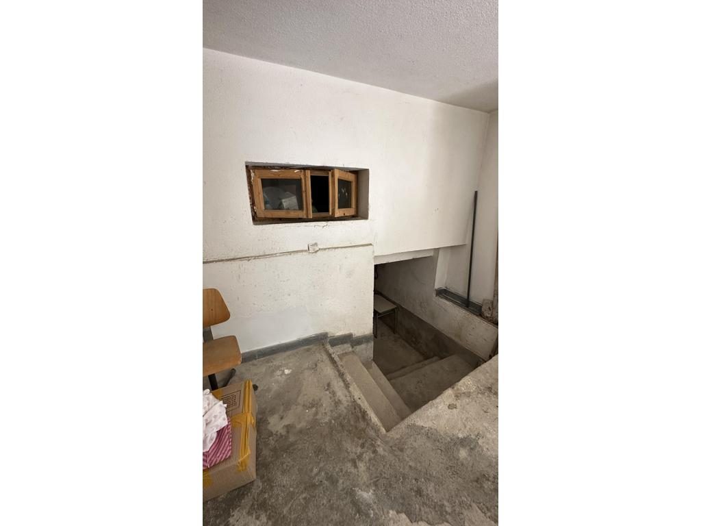 VILË 2-KATËSHE NË SHITJE NË POGRADEC – 7 DHOMA, GARAZH, 2 MINUTA NGA LIQENI!!!