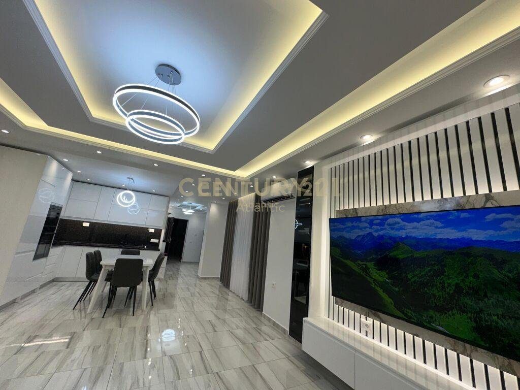 SHITET  APARTAMENT 2+1 TEK SHKEMBI KAVAJES!